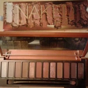 NAKED HEAT

Eyeshadow Palette